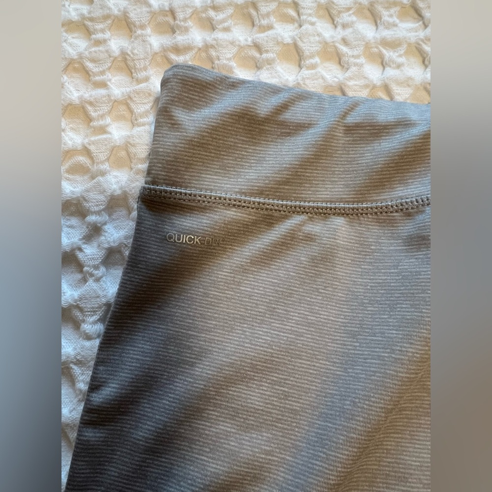Xersion Quick-Dri Color-Block Leggings - Picture 6 of 9